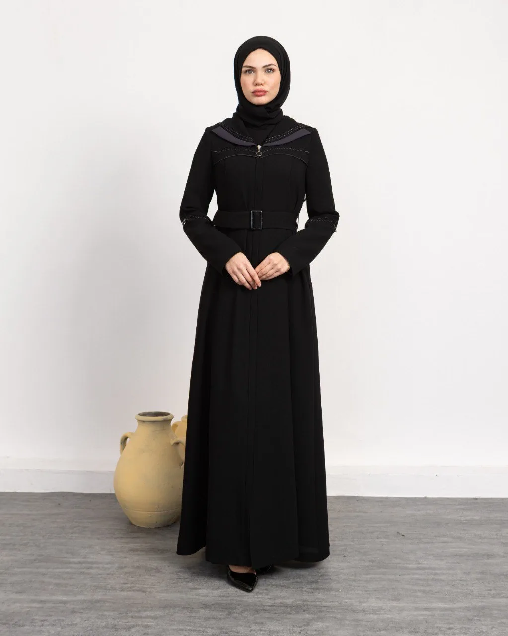 جاكيت نسائي طويل بياقة وحزام وسحاب أمامي G0029