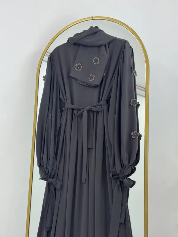 عباية مزهره مع شال G5973