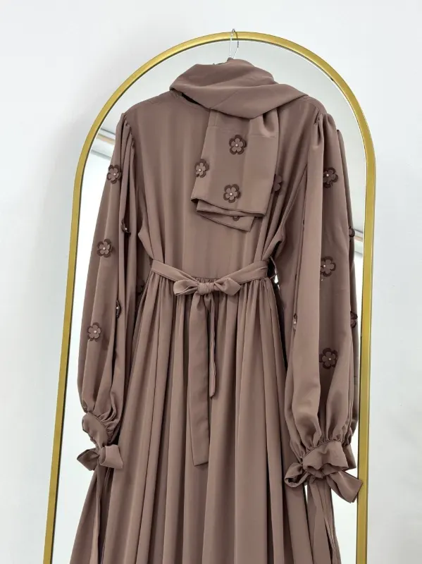 عباية مزهره مع شال G5973