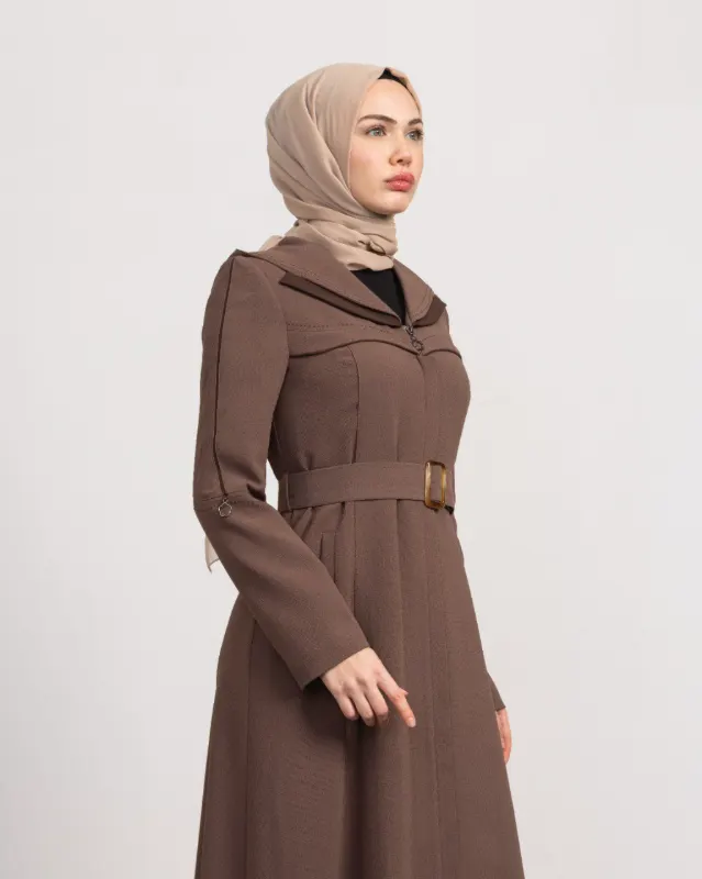 جاكيت نسائي طويل بياقة وحزام وسحاب أمامي G0029