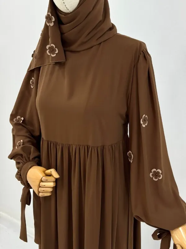 عباية مزهره مع شال G5973